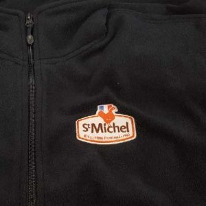 Broderie du logo de l'entreprise Saint Michel sur une polaire personnalisée
