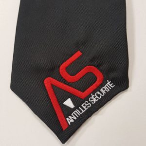 Cravate de chemise personnalisée avec logo brodé
