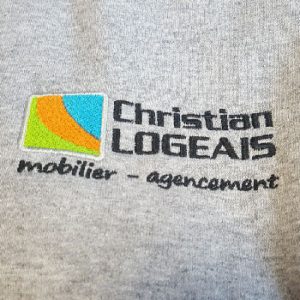 Pull personnalisé avec logo brodé d'une entreprise