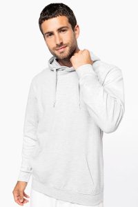 Homme portant le sweat BOTTLE en tissu recyclé