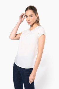 Femme portant la blouse à manches courtes STYLEPRO